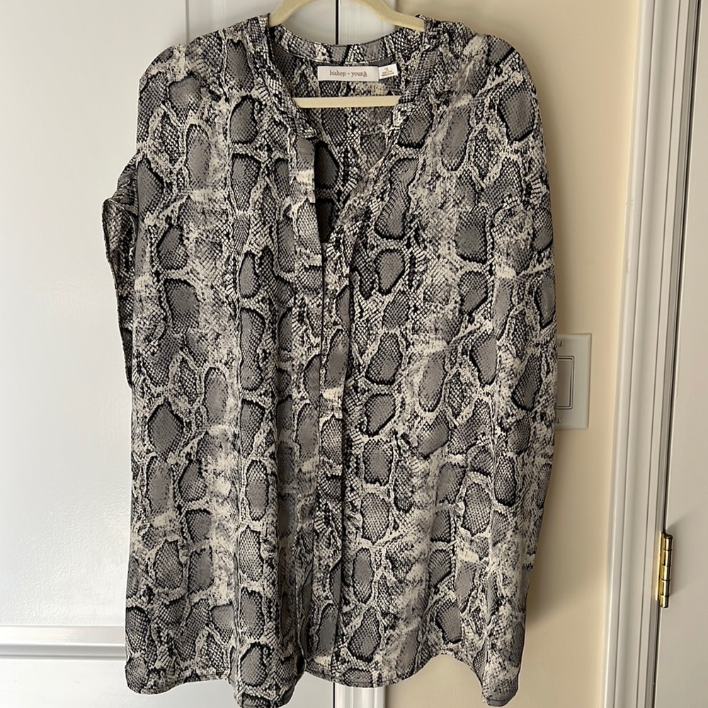 Snake skin blouse with Gathered shoulders size 1X